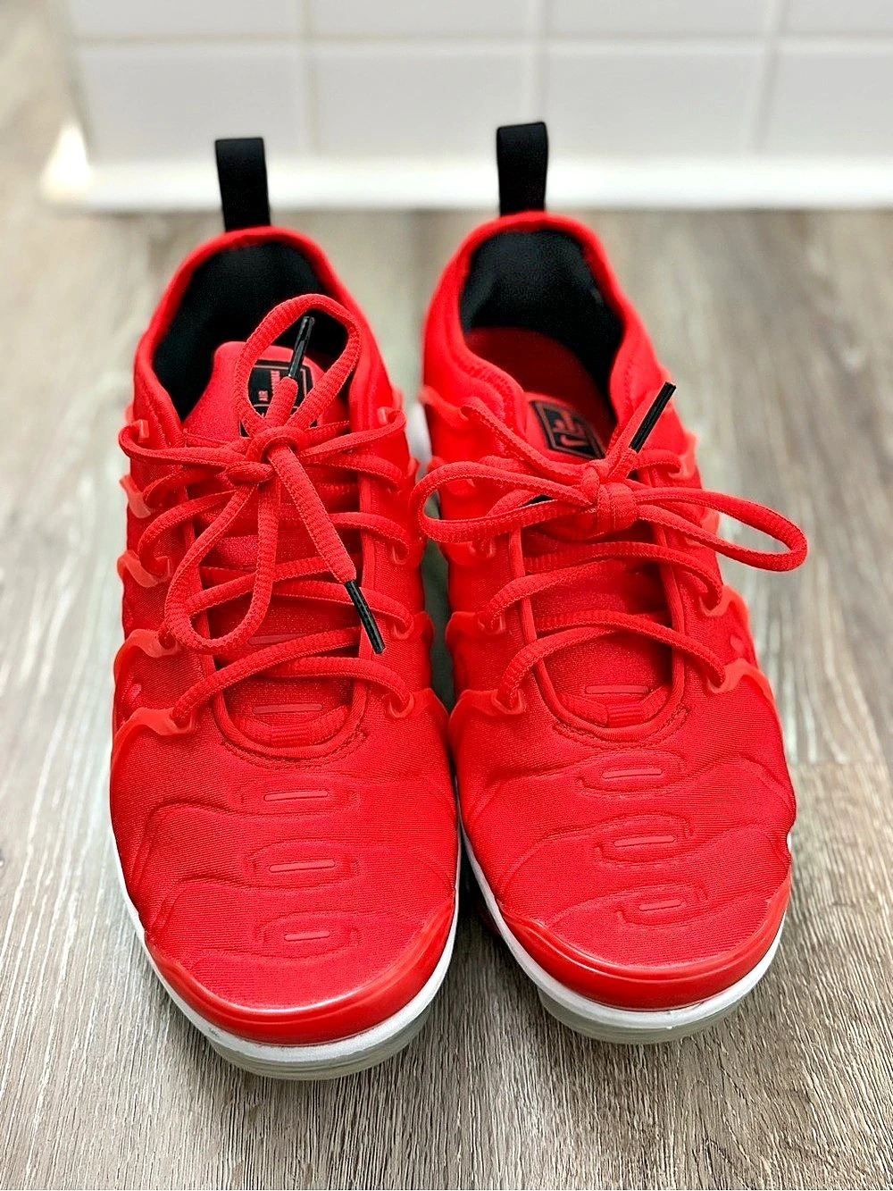 Nike Air Max Plus Red US 7.5 Sneakers
